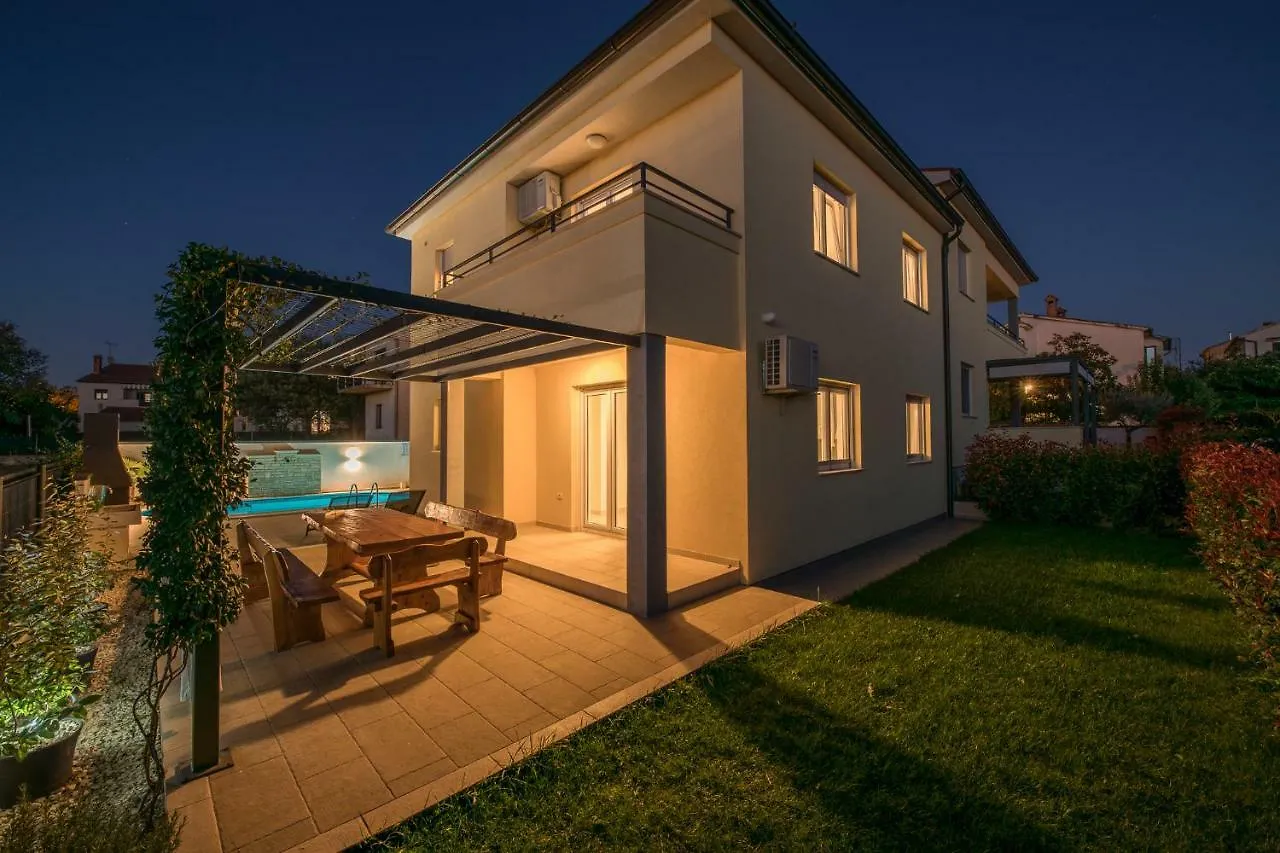 Villa Cera Póla 4*,